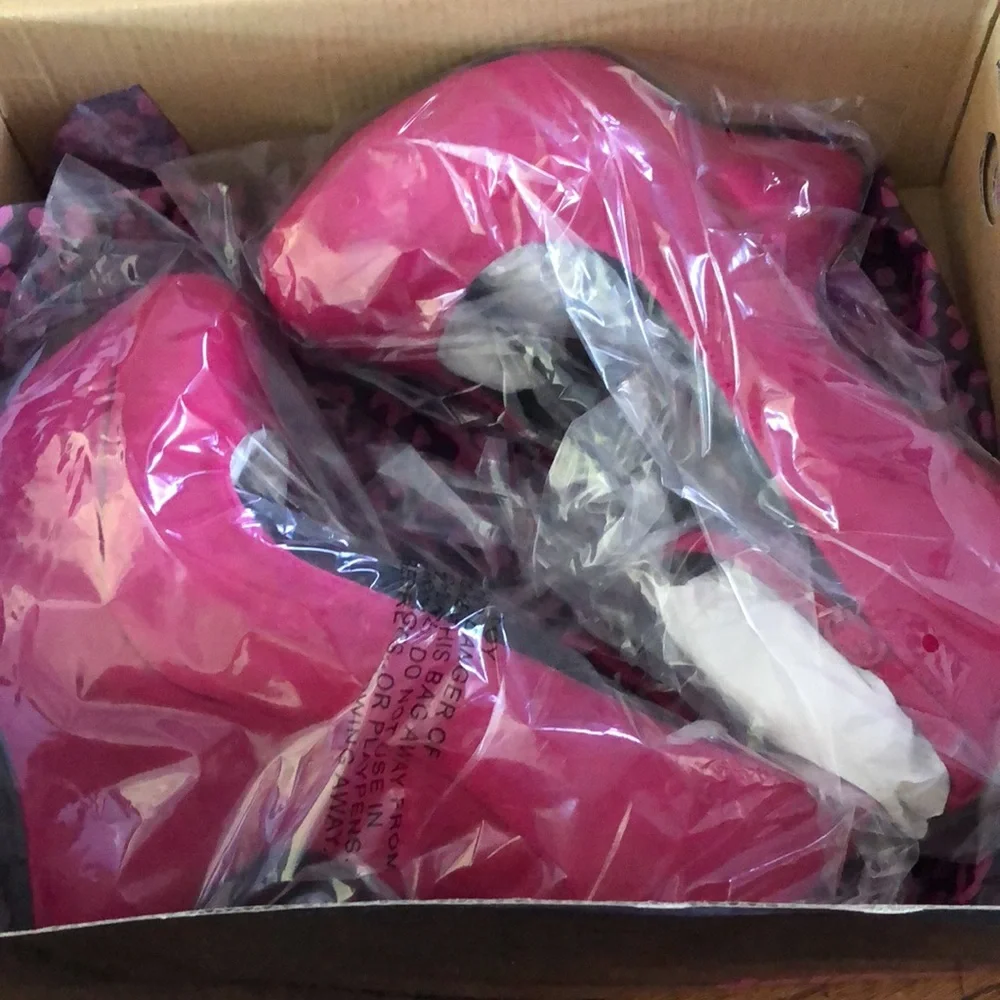 Dollhouse hot pink suede  wedge heels - Picture 7 of 9